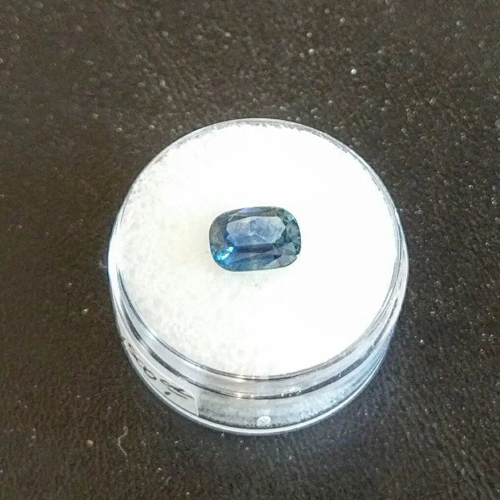 2.21ct BRILLIANT BLUE RADIANT CUT SAPPHIRE