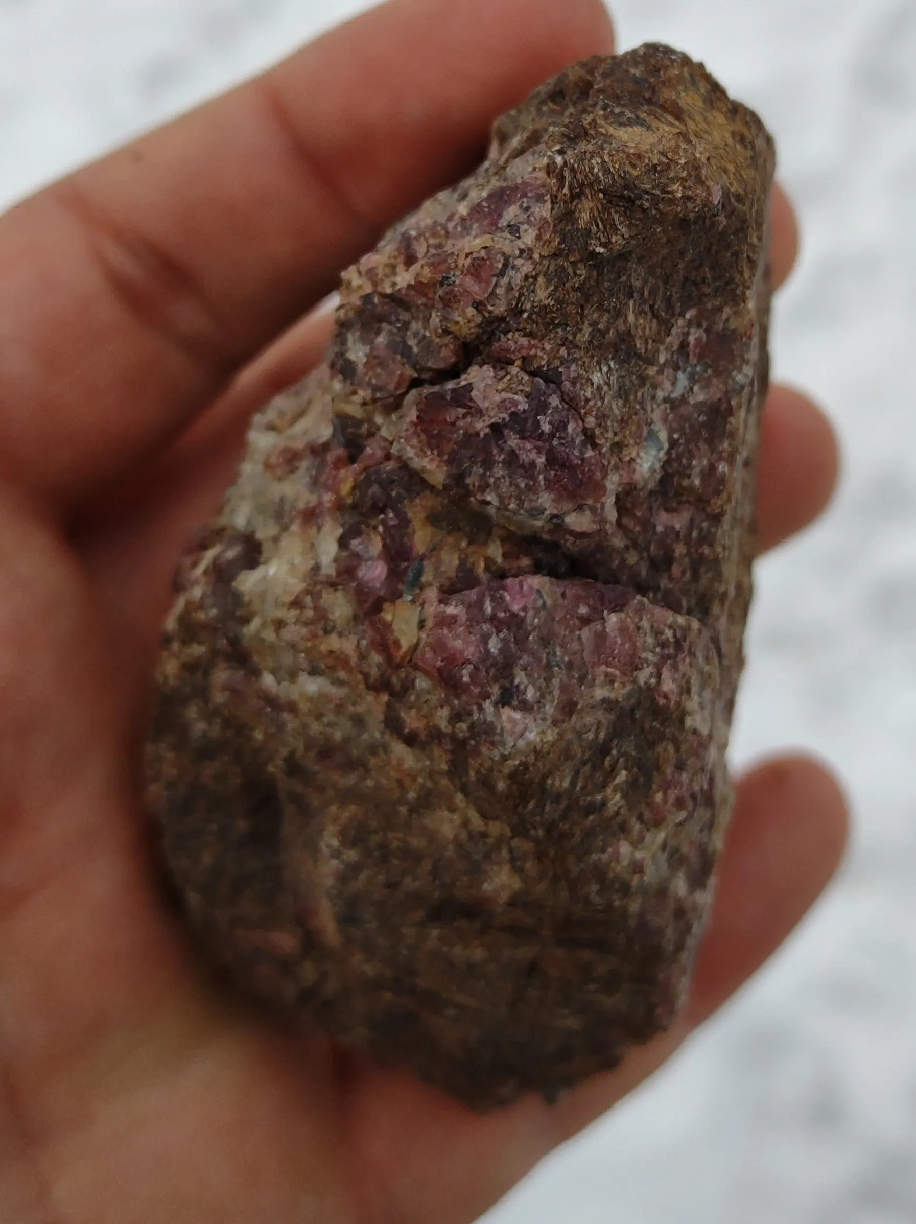 296.8 G VERY RARE GARNET WITH KYANITE FROM VIRGINIA CITY