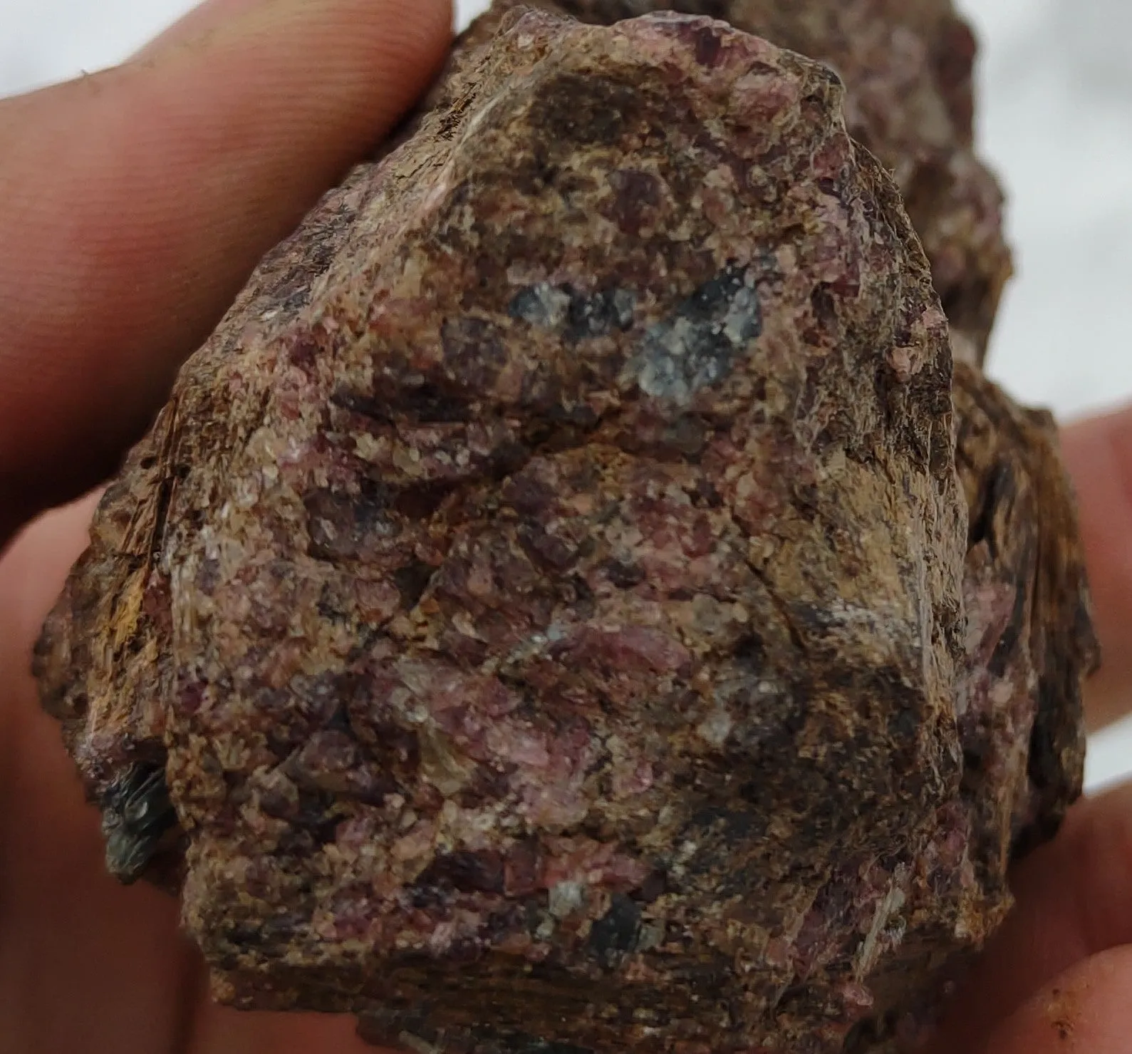 296.8 G VERY RARE GARNET WITH KYANITE FROM VIRGINIA CITY