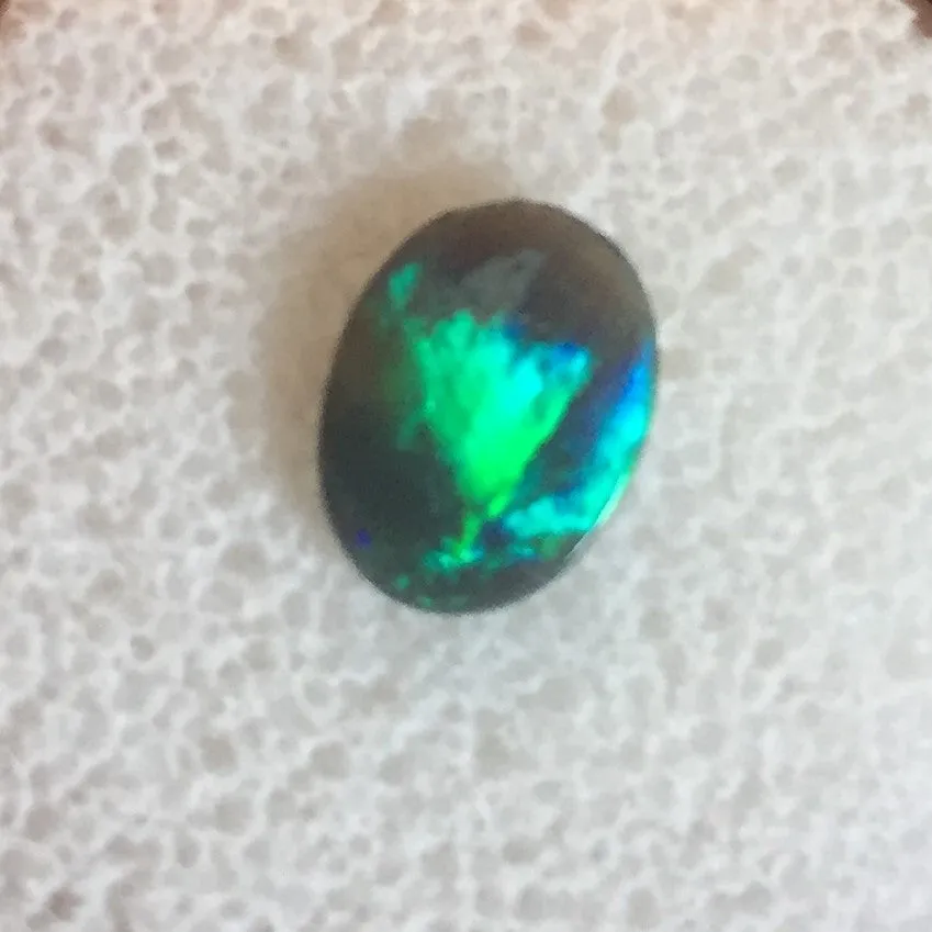 .96 CTS. AUSTRALIAN OPAL, FROM LIGHTNING RIDGE. SOLID