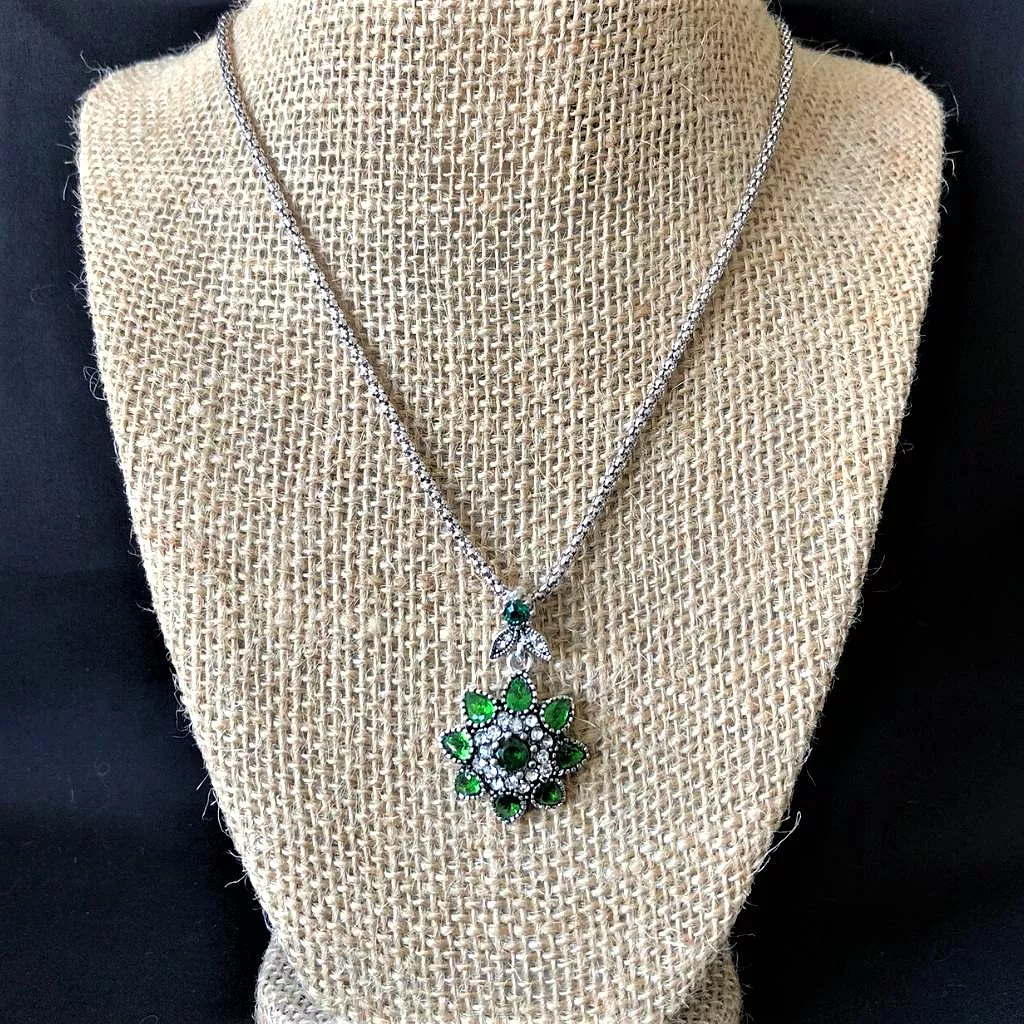 Green Antique Silver Flower Pendant Necklace