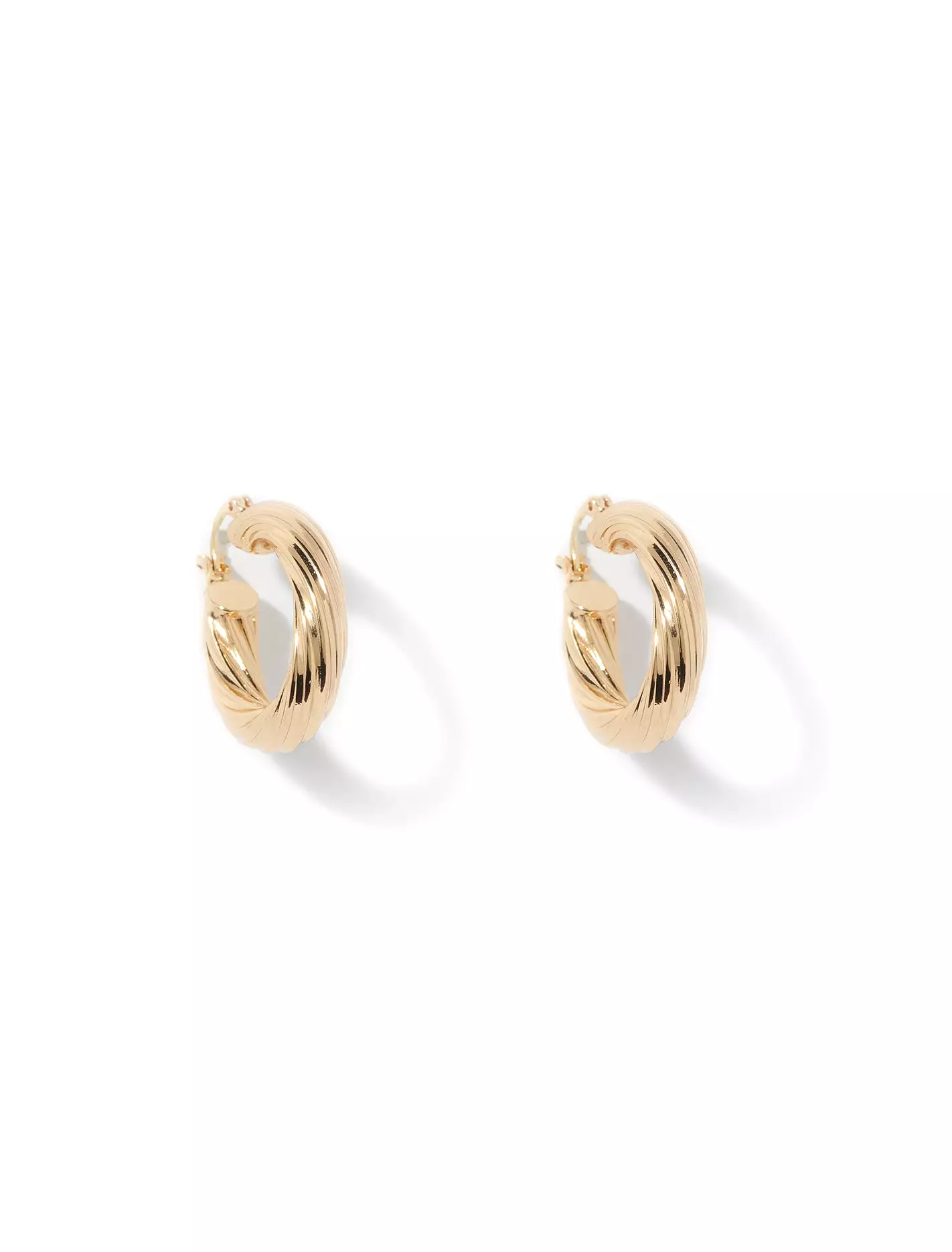 Tabby Twist Oval Hoop Earrings